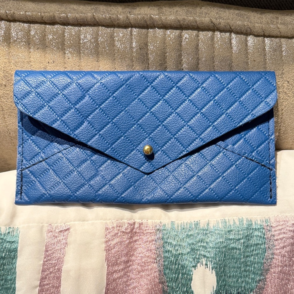 BNWT LIMITED EDITION Meanwhile Back on the Farm Blue Quilted Envelope Wallet